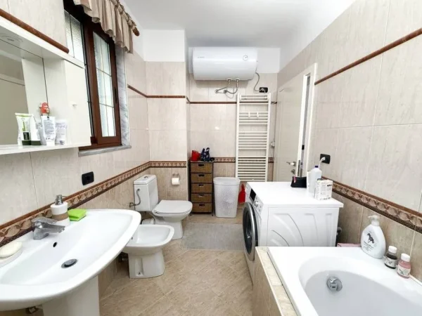 Tirane, jepet me qera Vile 5+1+Aneks+Ballkon Kati 0, 577 m² 4.500 € 