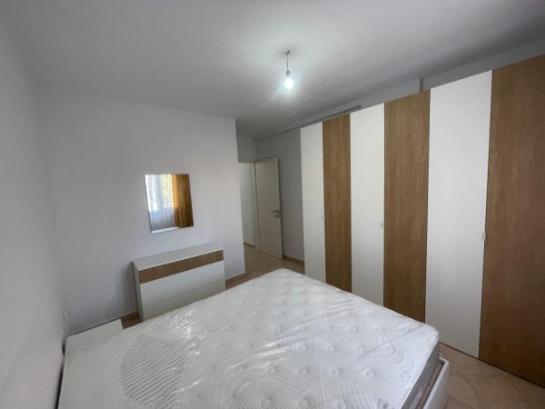 Tirane, jepet me qera apartament 2+1 Kati 1, 80 m² 600 € (5 Maj.)