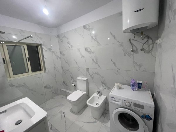 Tirane, jepet me qera apartament 2+1 Kati 1, 80 m² 600 € (5 Maj.)