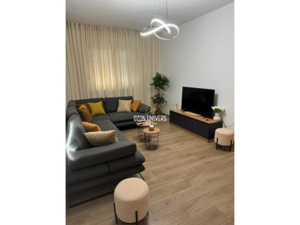 Tirane, jepet me qera apartament 2+1 Kati 2, 90 m² 950 € (Rruga e Durrësit, tek Kafe Flora Tirana, Albania)