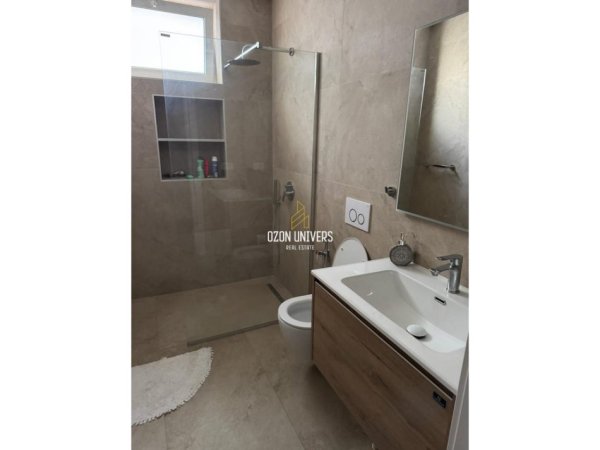 Tirane, jepet me qera apartament 2+1 Kati 2, 90 m² 950 € (Rruga e Durrësit, tek Kafe Flora Tirana, Albania)