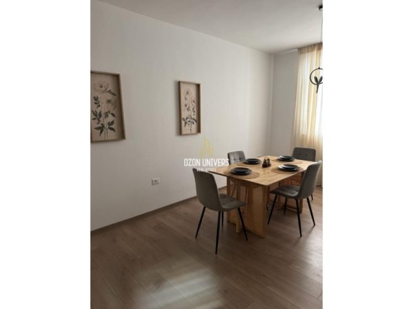 Tirane, jepet me qera apartament 2+1 Kati 2, 90 m² 950 € (Rruga e Durrësit, tek Kafe Flora Tirana, Albania)