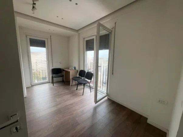 Shqiperi, shitet apartament 3+1 Kati 5, 110 m² 300.000 € (21 Dhjetori)