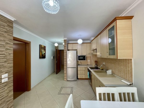 Tirane, jepet me qera apartament 2+1+Ballkon Kati 4, 70 m² 600 € (Rruga Peti)