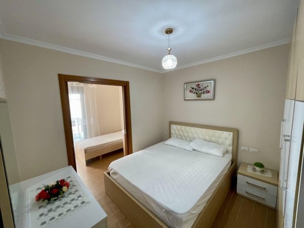 Tirane, jepet me qera apartament 2+1+Ballkon Kati 4, 70 m² 600 € (Rruga Peti)