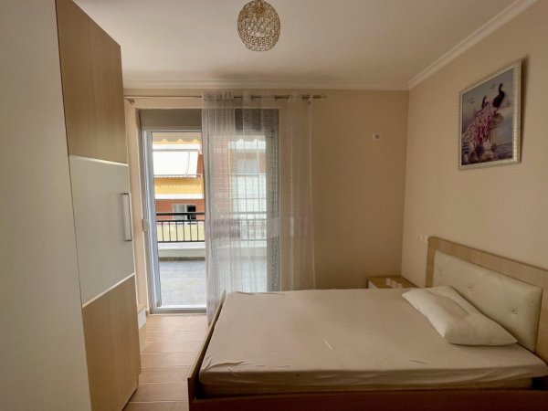 Tirane, jepet me qera apartament 2+1+Ballkon Kati 4, 70 m² 600 € (Rruga Peti)