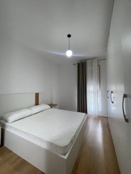 Tirane, jepet me qera apartament 2+1+Ballkon Kati 2, 102 m² 750 € (Don Bosko, Trio Tower)