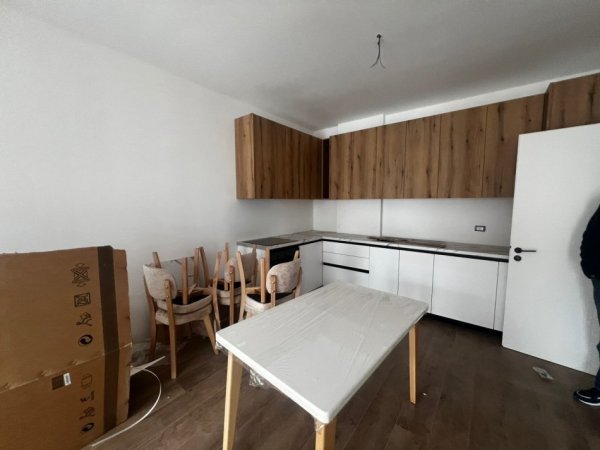 Tirane, jepet me qera apartament 2+1 Kati 7, 100 m² 400 € 