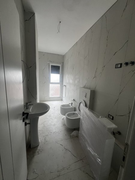 Tirane, jepet me qera apartament 2+1 Kati 7, 100 m² 400 € 