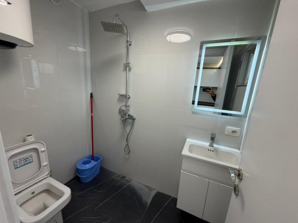 Tirane, jepet me qera apartament 1+1 Kati 10, 38 m² 450 € 