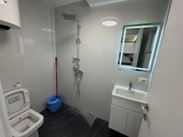 Tirane, jepet me qera apartament 1+1 Kati 10, 38 m² 450 € 