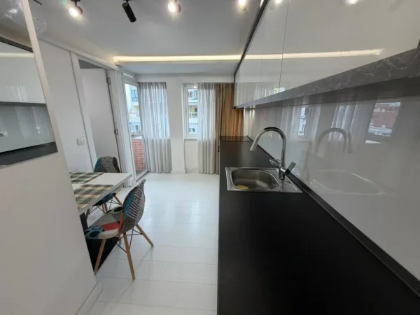 Tirane, jepet me qera apartament 1+1 Kati 10, 38 m² 450 € 
