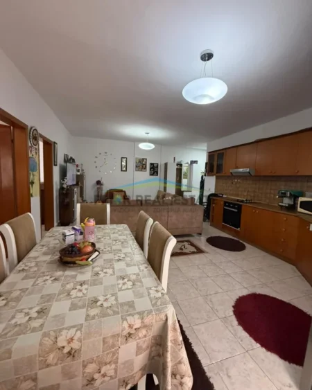 Tirane, shitet apartament 2+1 Kati 10, 92 m² 152.000 €