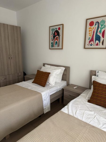 Tirane, jepet me qera apartament 2+1 , 90 m² 950 € 