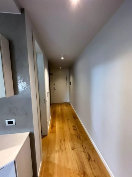 Tirane, jepet me qera apartament 1+1 , 80 m² 1.000 € (tek spar)