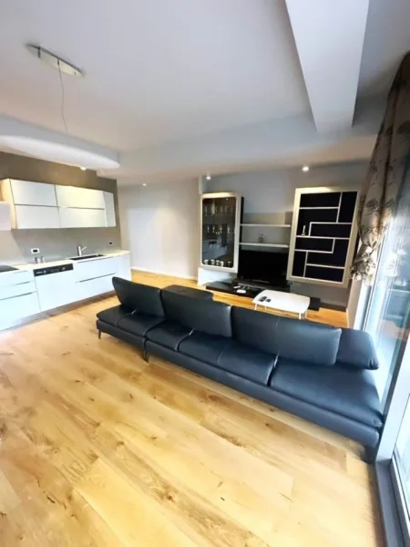 Tirane, jepet me qera apartament 1+1 , 80 m² 1.000 € (tek spar)