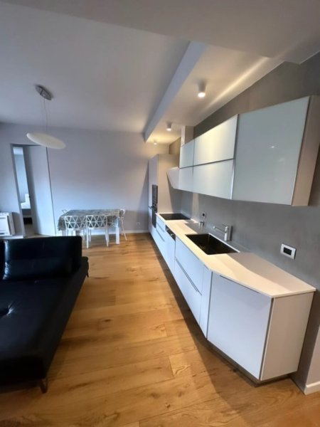 Tirane, jepet me qera apartament 1+1 , 80 m² 1.000 € (tek spar)