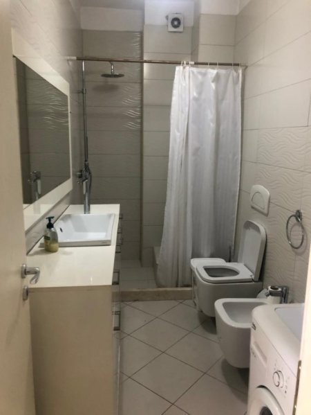 Tirane, jepet me qera apartament 2+1+Ballkon Kati 6, 112 m² 600 € (laprak)