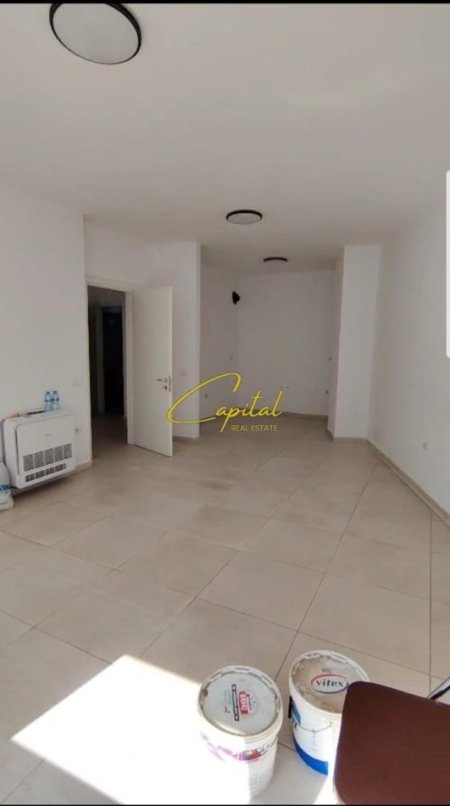 Tirane, jepet me qera ambjent biznesi Kati 7, 112 m² 650 € (RRUGA E BARRIKADAVE)