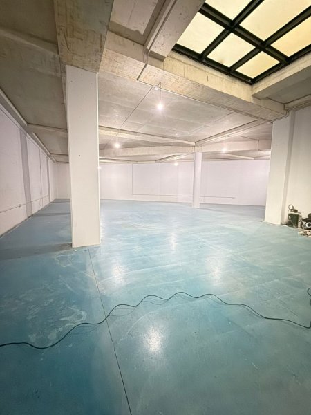 Tirane, jepet me qera ambjent biznesi , 490 m² 2.600 € (Autostrada Tiranë–Durrës)