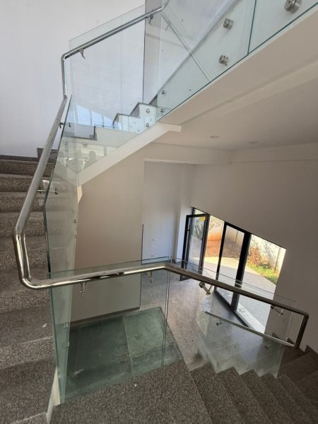 Tirane, jepet me qera ambjent biznesi , 490 m² 2.600 € (Autostrada Tiranë–Durrës)