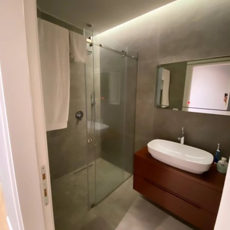 Tirane, jepet me qera apartament 2+1 , 100 m² 1.500 € (prane sheshit skenderbej)