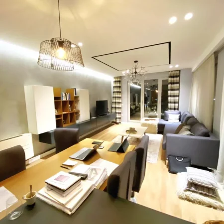 Tirane, jepet me qera apartament 2+1 , 100 m² 1.500 € (prane sheshit skenderbej)