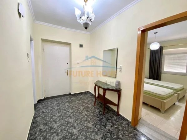 Tirane, jepet me qera apartament 2+1+Post Parkimi Kati 2, 80 m² 700 €