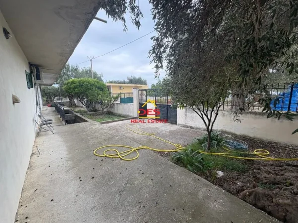 Vlore, jepet me qera shtepi 2+1+Ballkon Kati 0, 110 m² 300 € (Rruga Unaza)