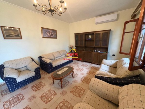 Vlore, jepet me qera shtepi 2+1+Ballkon Kati 0, 110 m² 300 € (Rruga Unaza)