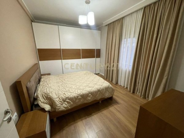 Tirane, jepet me qera apartament 4+1+Aneks+Ballkon Kati 1, 210 m² 1.200 € (Kristal Center)