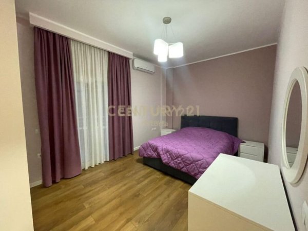 Tirane, jepet me qera apartament 4+1+Aneks+Ballkon Kati 1, 210 m² 1.200 € (Kristal Center)