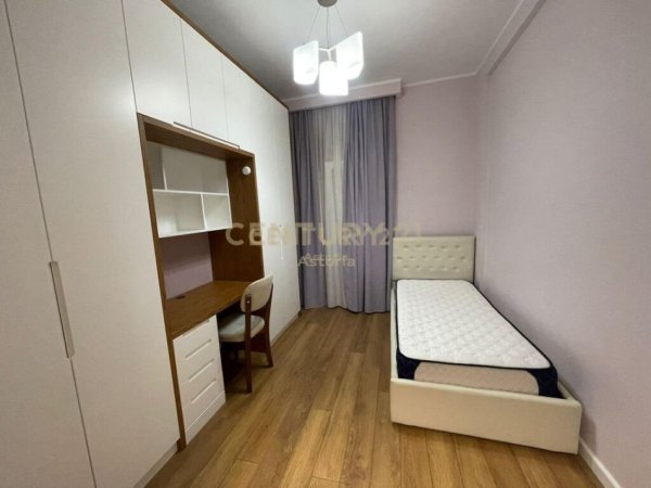 Tirane, jepet me qera apartament 4+1+Aneks+Ballkon Kati 1, 210 m² 1.200 € (Kristal Center)