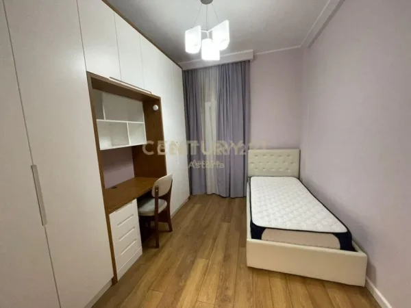 Tirane, jepet me qera apartament 4+1+Aneks+Ballkon Kati 1, 210 m² 1.200 € (Kristal Center)