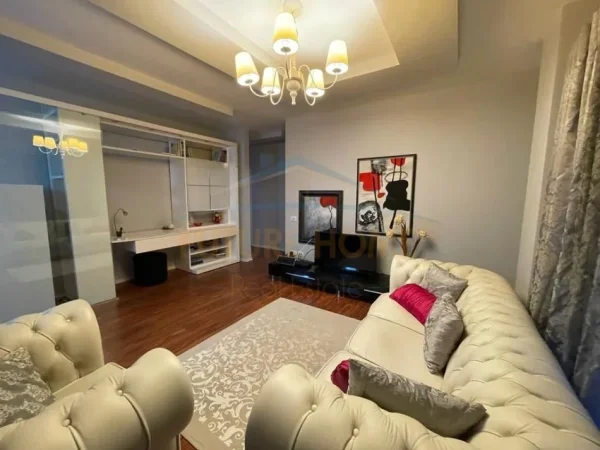 Tirane, jepet me qera apartament 2+1+2 Kati 2, 100 m² 600 €