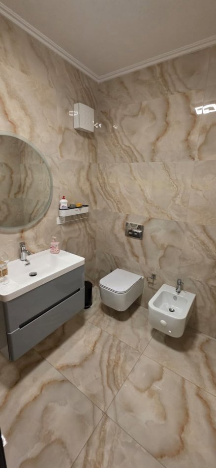 Tirane, jepet me qera nga Pronari, pa-komision ambjent biznesi Kati 4, 120 m² 800 € (Rr.Ndre Mjeda Tek Raport TV)