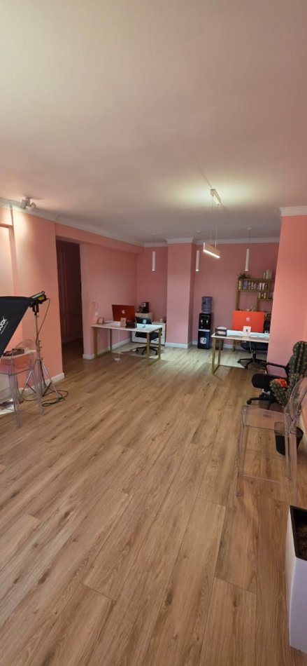 Tirane, jepet me qera nga Pronari, pa-komision ambjent biznesi Kati 4, 120 m² 1.000 € (Rr.Ndre Mjeda Tek Raport TV)