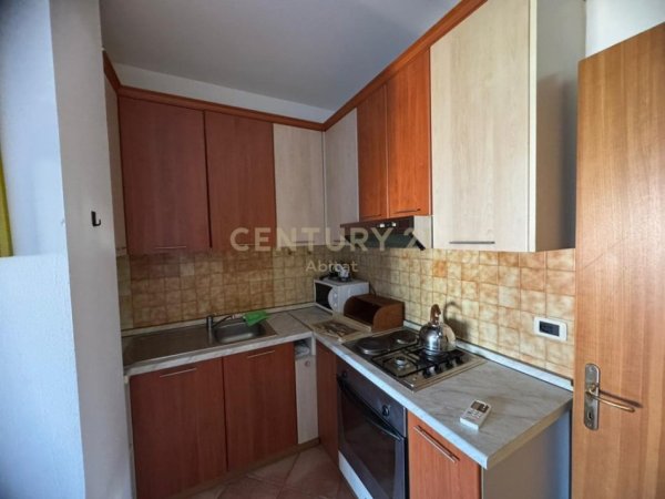 Tirane, jepet me qera apartament 1+1 Kati 6, 46 m² 550 € (Rr. e Kavajes)