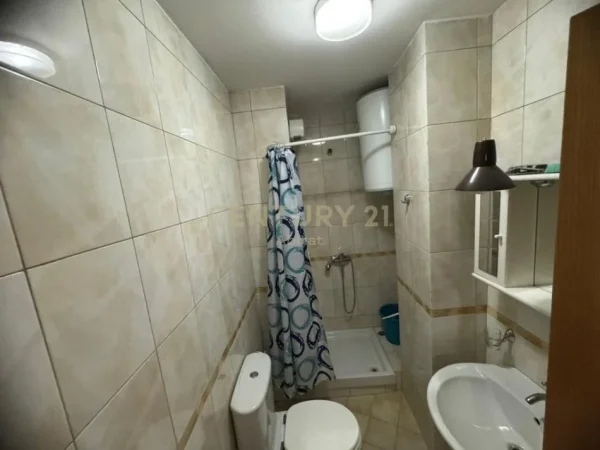 Tirane, jepet me qera apartament 1+1 Kati 6, 46 m² 550 € (Rr. e Kavajes)
