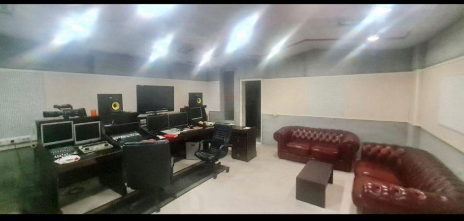 Tirane, shes ambjent biznesi Kati 0, 142 m² 320.000 € (Selite)