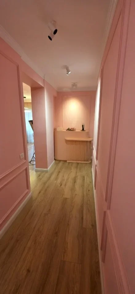 Tirane, jepet me qera zyre Kati 4, 120 m² 800 € (Rr. Ndre Mjeda , Raport TV)