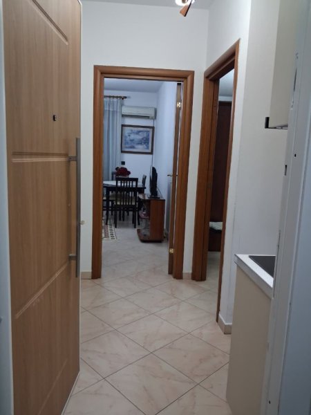 Tirane, jepet me qera apartament 2+1 Kati 4, 830 € 