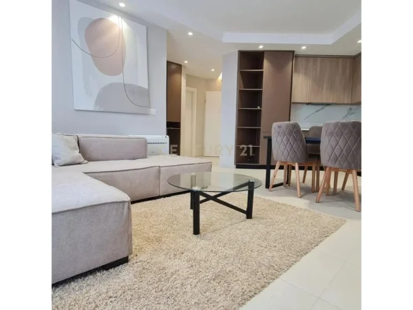 Tirane, jepet me qera apartament 2+1 Kati 2, 98 m² 800 € (Rezidenca Alba)