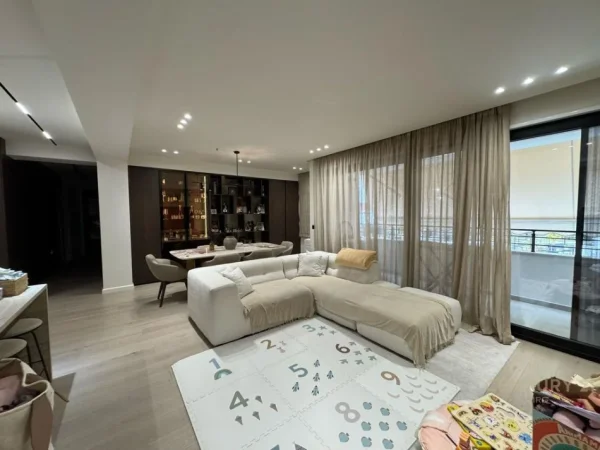 Tirane, shitet apartament 2+1+Aneks+Ballkon Kati 3, 184 m² 400.000 € (Kodra e Diellit)