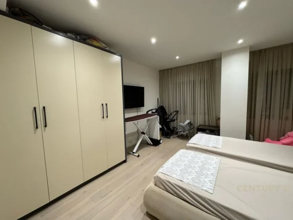 Tirane, shitet apartament 2+1+Aneks+Ballkon Kati 3, 184 m² 400.000 € (Kodra e Diellit)