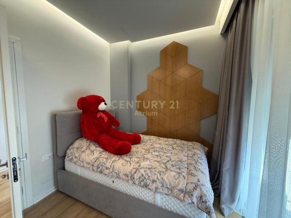 Tirane, jepet me qera apartament 3+1+Aneks+Ballkon Kati 3, 200 m² 2.000 € (Farke)
