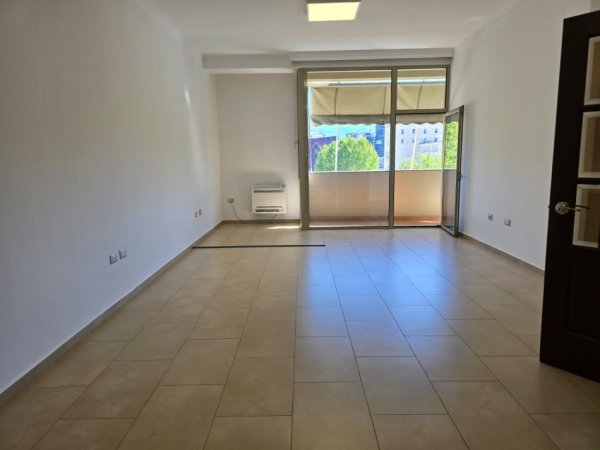 Tirane, jepet me qera zyre Kati 2, 162 m² 2.000 € (prane Gardes)