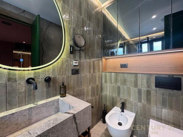 Tirane, shitet apartament 3+1 Kati 4, 146 m² 699.000 € (Garda)