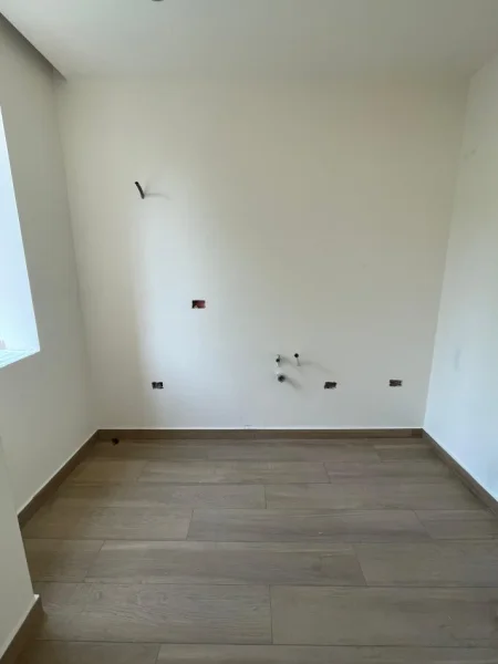 Tirane, shitet apartament 2+1 Kati 1, 90 m² 170.000 € (Oxhaku)