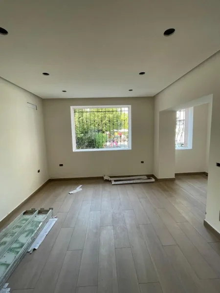 Tirane, shitet apartament 2+1 Kati 1, 90 m² 170.000 € (Oxhaku)